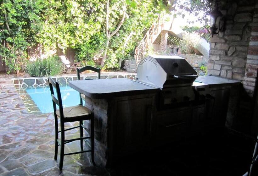 بنسيون Under The Tuscan Sun Cottage In West Los Angeles