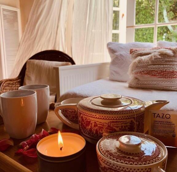 بنسيون Under The Tuscan Sun Cottage In West Los Angeles