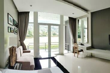 استراحتگاه The Midst@ Royal Hills Nakornayok
