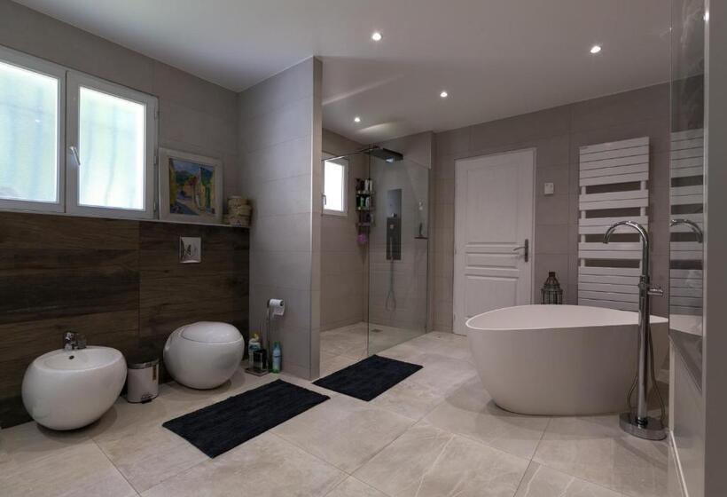 تختخواب و صبحانه Chambres De La Terre Blanche