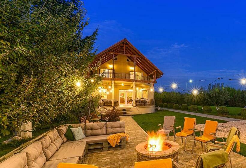 پانسیون Orchard Villa