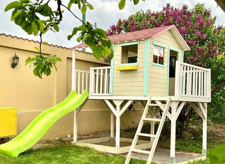 پانسیون Orchard Villa
