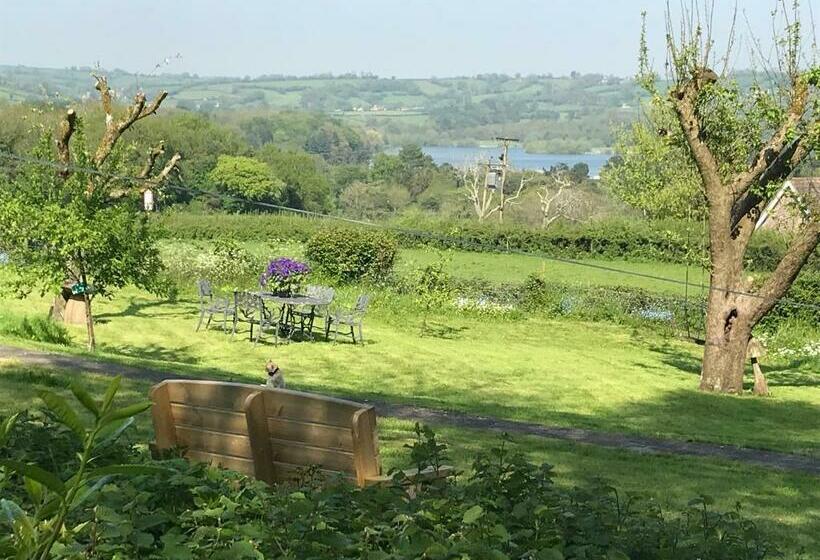 تختخواب و صبحانه Coombe Lodge Farm House
