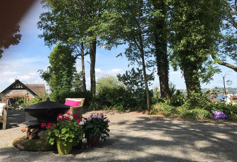 تختخواب و صبحانه Coombe Lodge Farm House