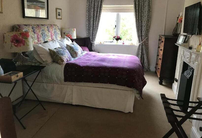 تختخواب و صبحانه Coombe Lodge Farm House