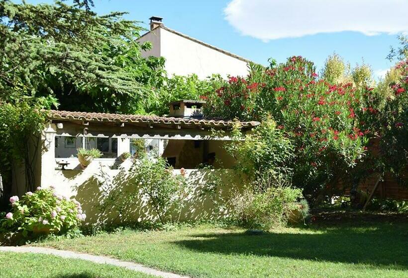 تختخواب و صبحانه La Maison Des Invites