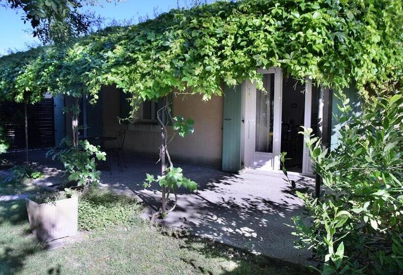 تختخواب و صبحانه La Maison Des Invites