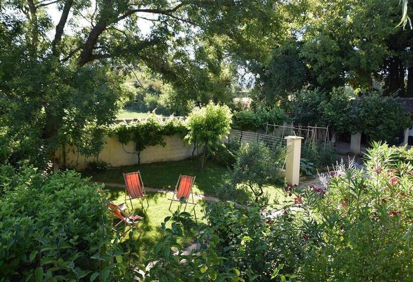 تختخواب و صبحانه La Maison Des Invites