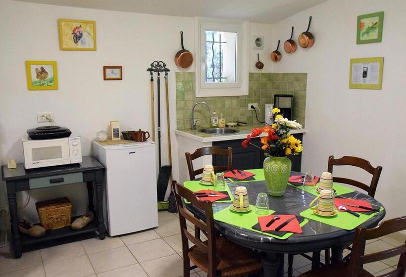 تختخواب و صبحانه La Maison Des Invites