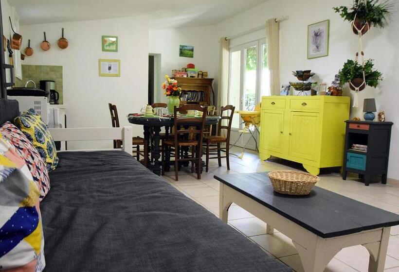تختخواب و صبحانه La Maison Des Invites