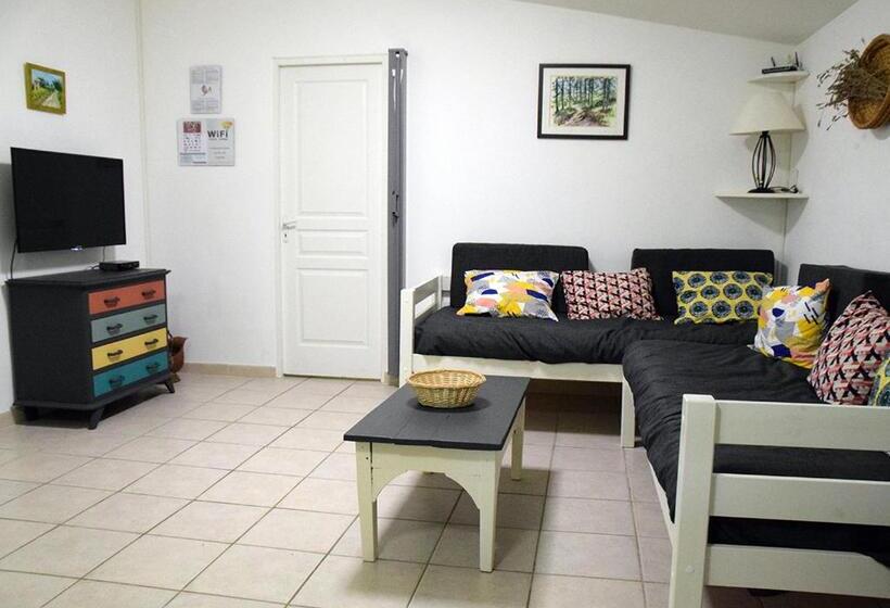 تختخواب و صبحانه La Maison Des Invites
