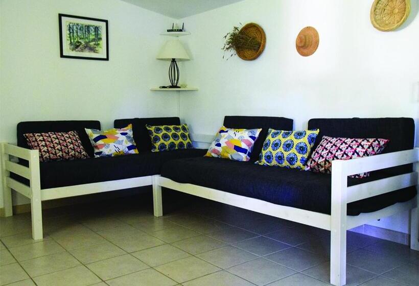 تختخواب و صبحانه La Maison Des Invites