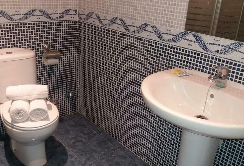 Отель Brezales