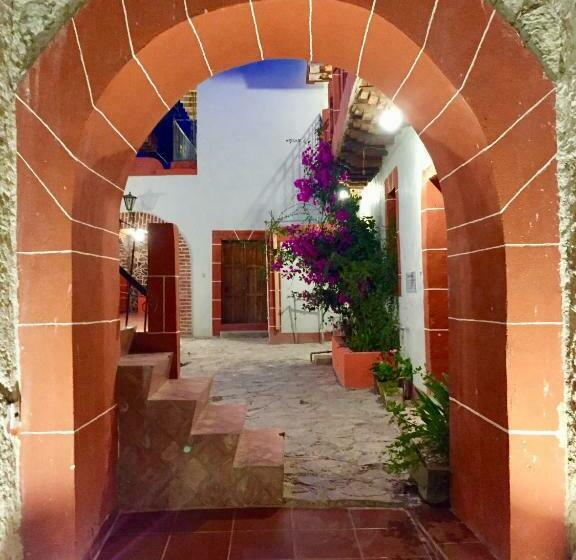 هتل Hacienda Encantada