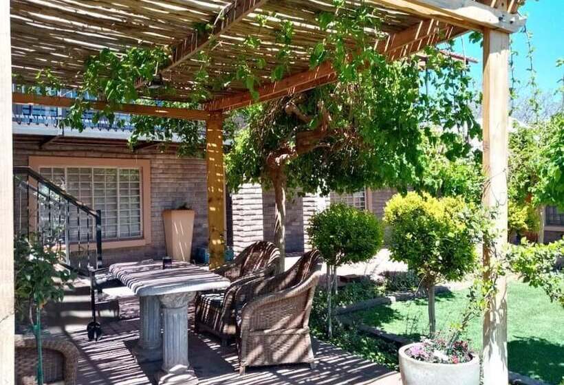 پانسیون Wisteria Lane Guesthouse