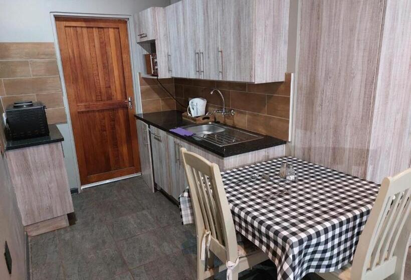 پانسیون Wisteria Lane Guesthouse