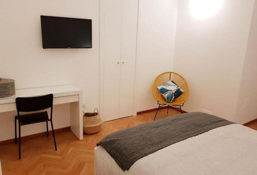 تختخواب و صبحانه Borgoantico34   Luxury Room
