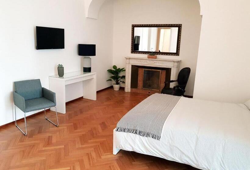 تختخواب و صبحانه Borgoantico34   Luxury Room
