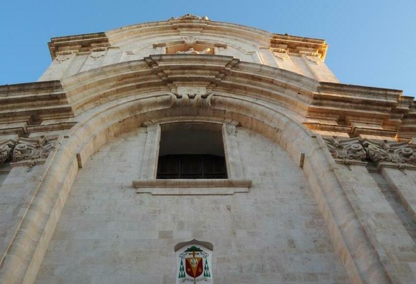 تختخواب و صبحانه Borgoantico34   Luxury Room