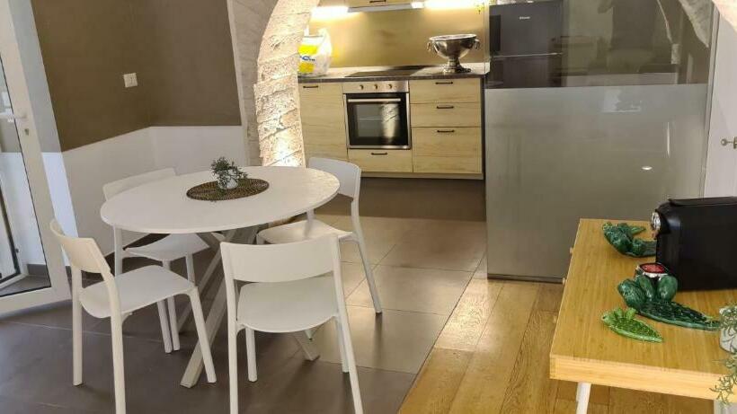 تختخواب و صبحانه Borgoantico34   Luxury Room