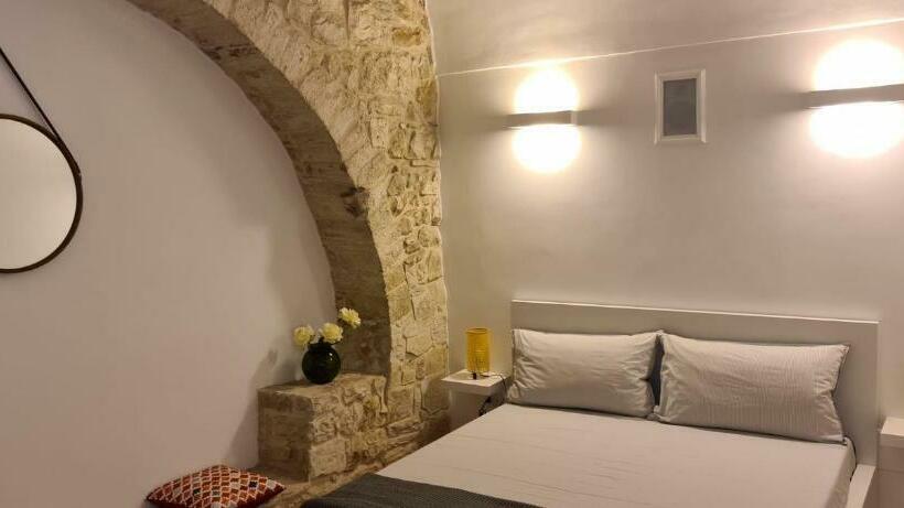 تختخواب و صبحانه Borgoantico34   Luxury Room