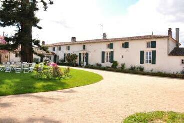 تختخواب و صبحانه Le Logis Du Plessis