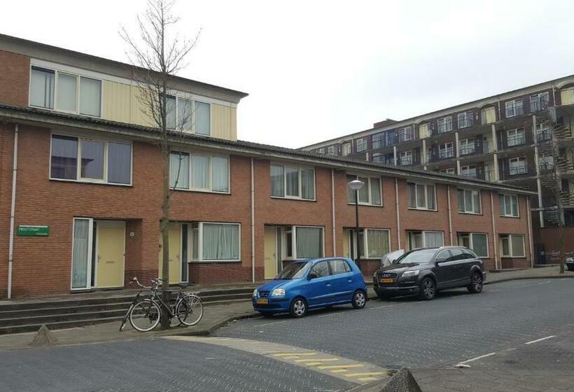 تختخواب و صبحانه Quiet Spacious Room