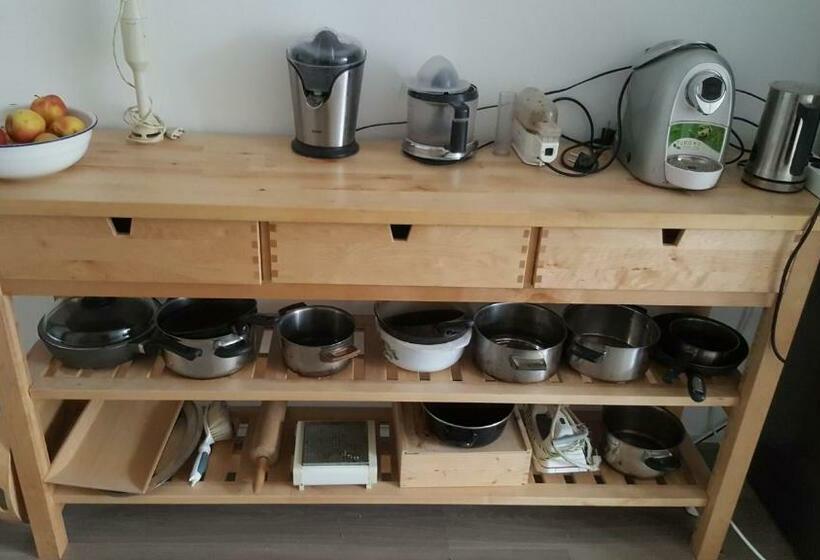 تختخواب و صبحانه Quiet Spacious Room