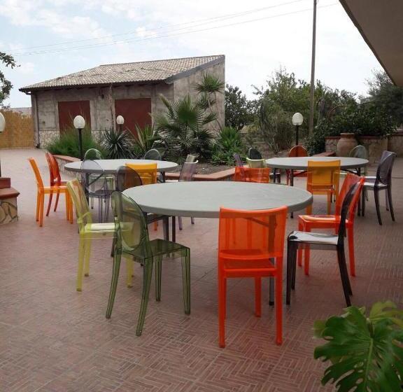 تختخواب و صبحانه Villa Milici