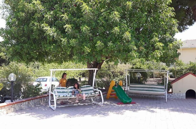 تختخواب و صبحانه Villa Milici