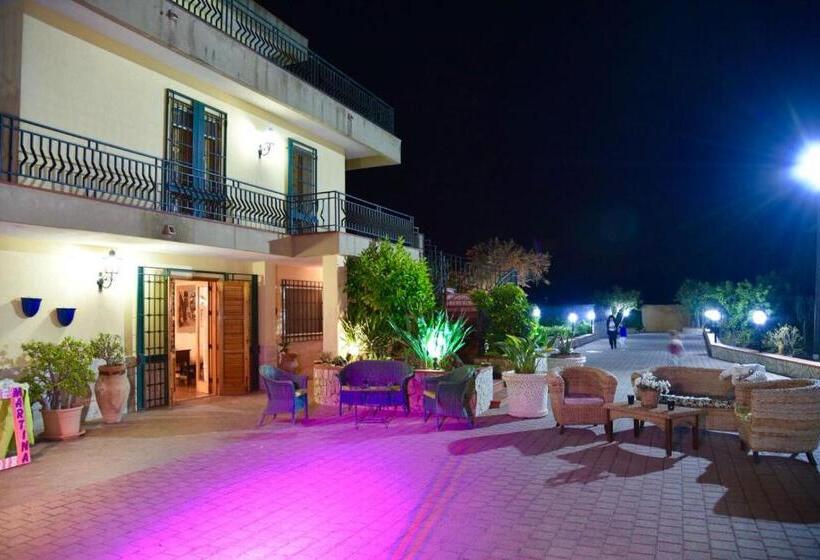 تختخواب و صبحانه Villa Milici