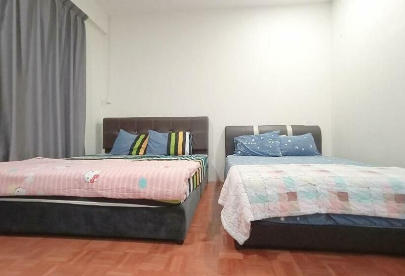 בית מלון כפרי Oyo 90187 Hello Kitty Homestay  Gated Sibu