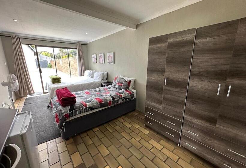 פנסיון Favour Guest House