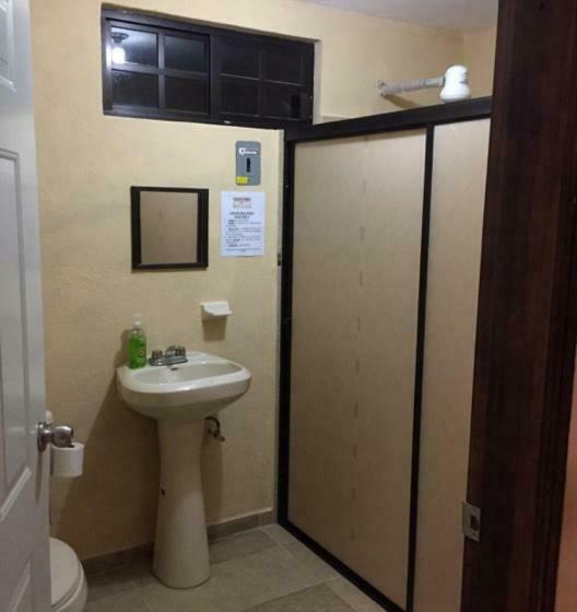 پانسیون Hostal Aquismon