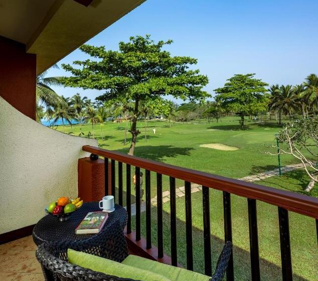 هتل Caravela Beach Resort