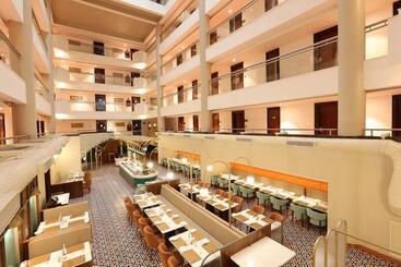 هتل Citadel Sarovar Portico Bengaluru