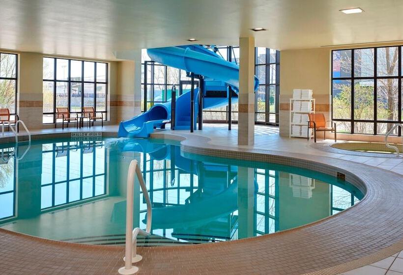 هتل Courtyard By Marriott Kingston Highway 401
