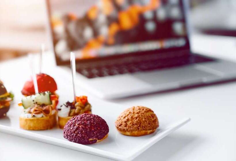 هتل Crowne Plaza Dubai Jumeirah, An Ihg