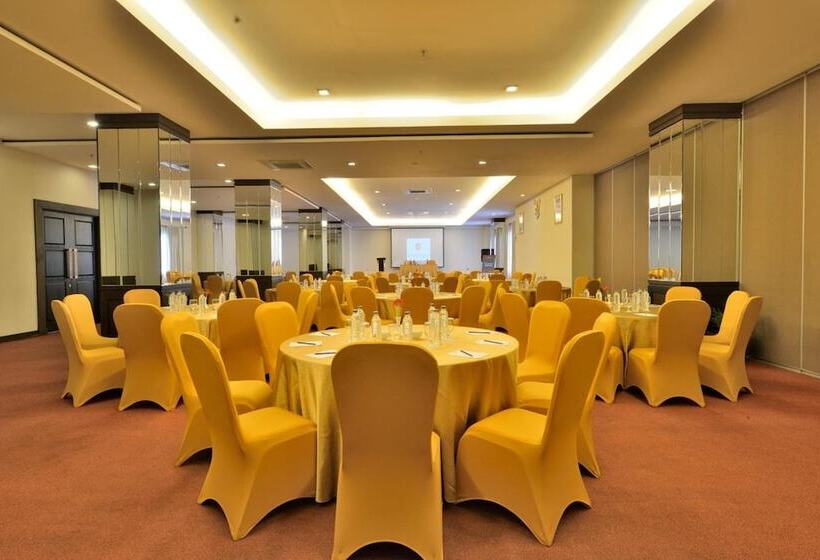 Fotos del hotel Gino Feruci Kebonjati:  4