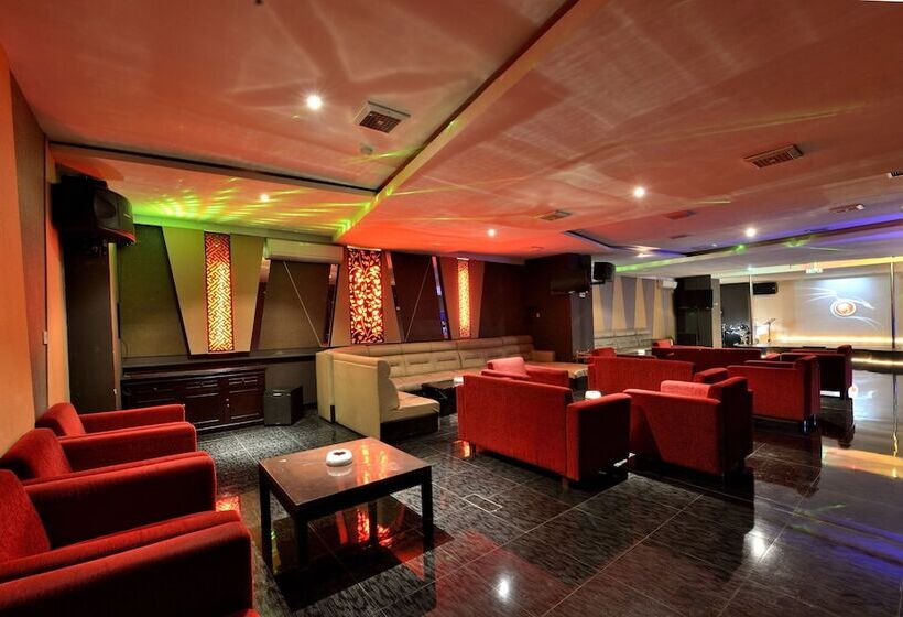 Fotos del hotel Gino Feruci Kebonjati:  6