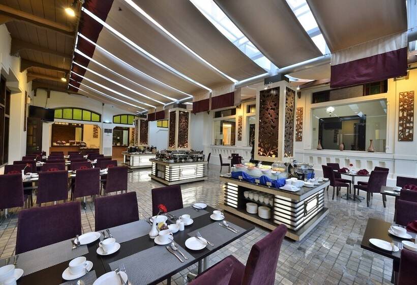 Fotos del hotel Gino Feruci Kebonjati:  12