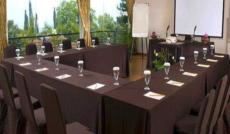 Fotos del hotel Gumilang Regency  By Gumilang Hospitality:  32