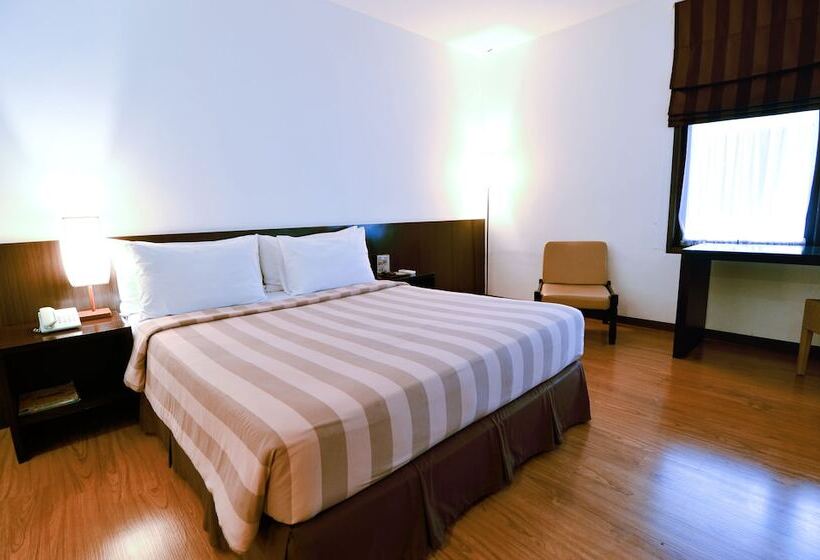 Fotos del hotel Gumilang Regency  By Gumilang Hospitality:  4