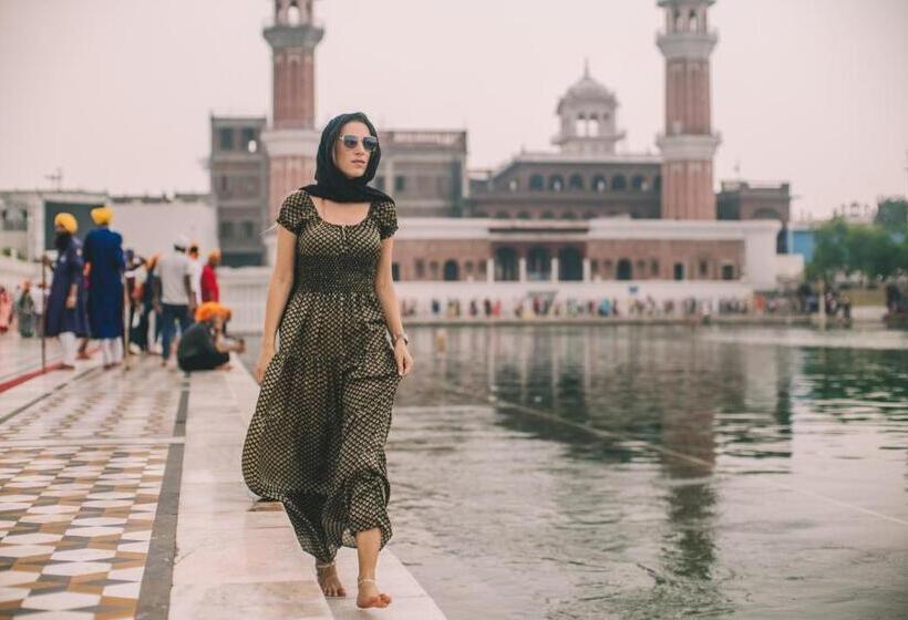 هتل Ranjit S Svaasa Amritsar