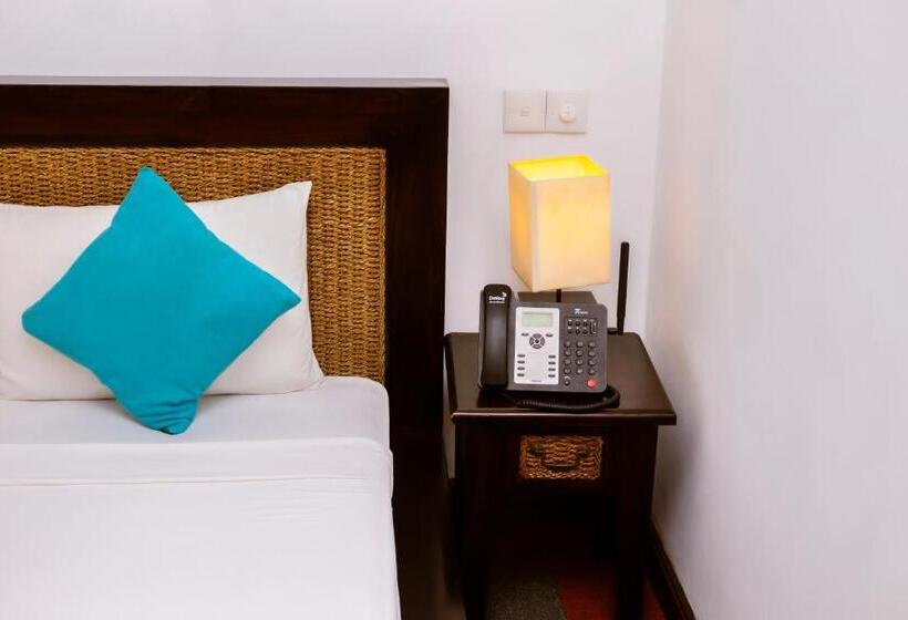 St.lachlan Hotel & Suites