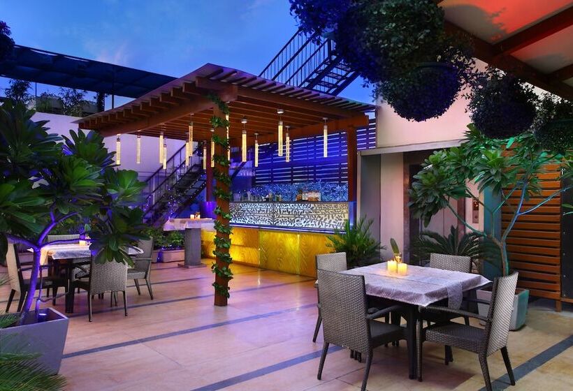 酒店 The Ashtan Sarovar Portico