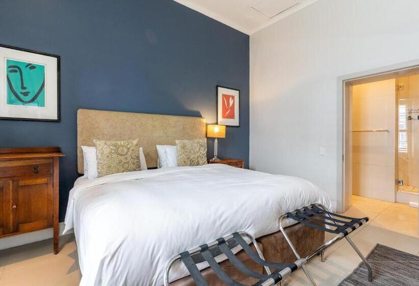 酒店 The Charles Cafe & Guesthouse