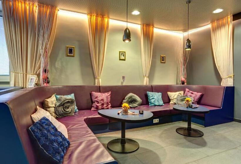 Fotos del hotel Meininger Hotel Wien Downtown Sissi:  8