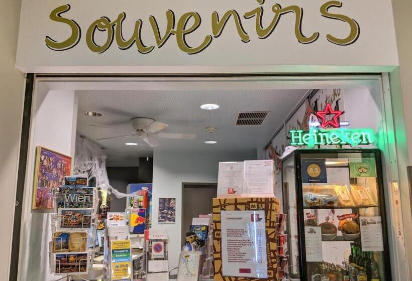 Fotos del hotel Meininger Hotel Wien Downtown Sissi:  15