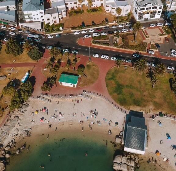 منتجع Camps Bay Village   Studios And Apartments
